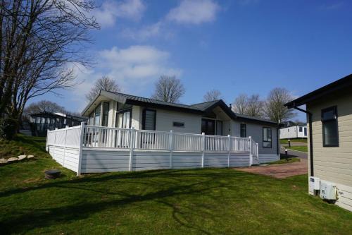 Grampound Resort | Meadow Lakes TM44