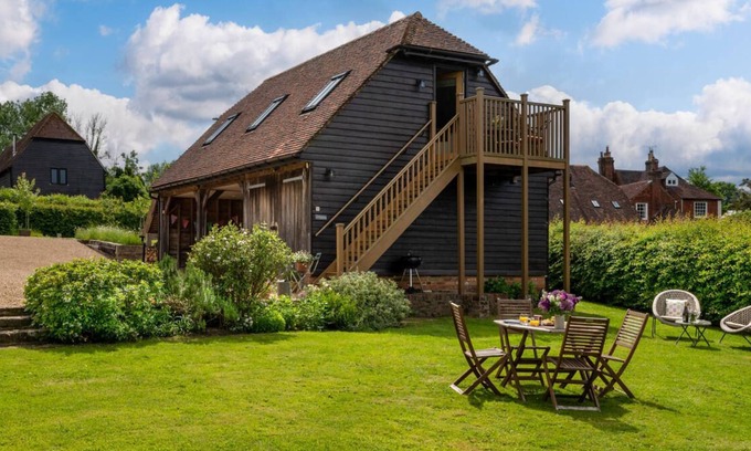 Langton Green Apartment | Meadow Loft in Tunbridge Wells