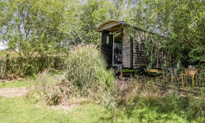 Newport Cottage | MEADOW VIEW, pet friendly, with a garden in Newport, Shropshire