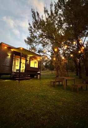Lidster Villa | Meadowbrook Tiny House - Stay among the best wineries in Orange