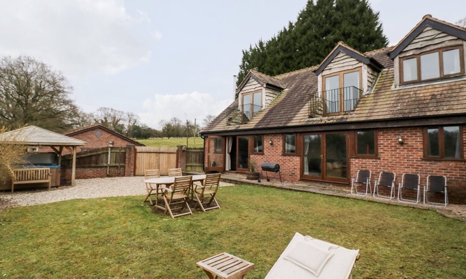 Shatterford Cottage | MEADOWFALL AT SHATTERFORD LAKES, family friendly in Shatterford