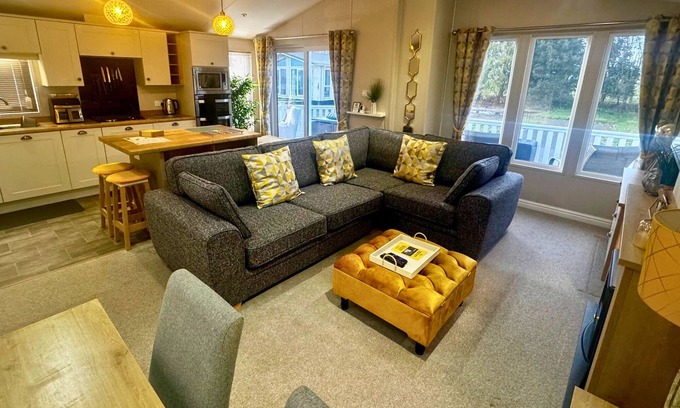 Skegness Cabin | Meadows 33 Hot tub - Southview Holiday Park