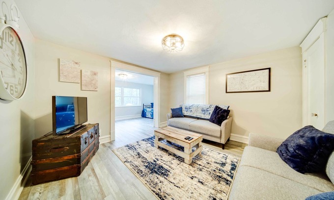 Meadville Apartment | Meadville Apartment w/Deck < 2 Mi to Allegheny!