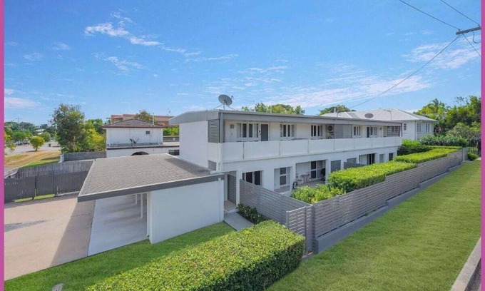North Ward Apartment | Meander to the Strand on McKinley
