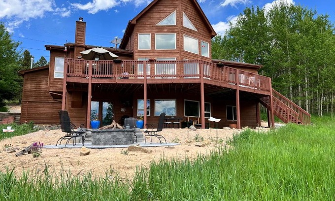 Black Hawk Apartment | Meandering Moose Apartment Vacation Rental