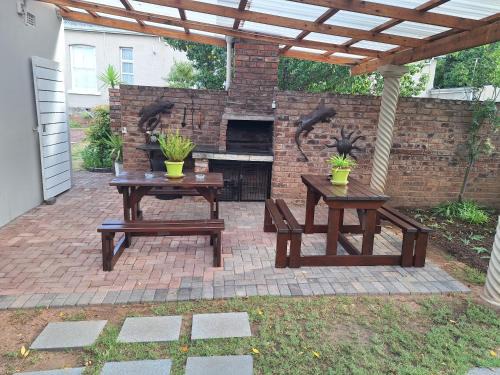 Komani House | Mechell's Accomodation