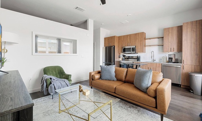 Dallas Apartment | Med & Jet Ease: 1BR Private Backyard DAL | UTSW