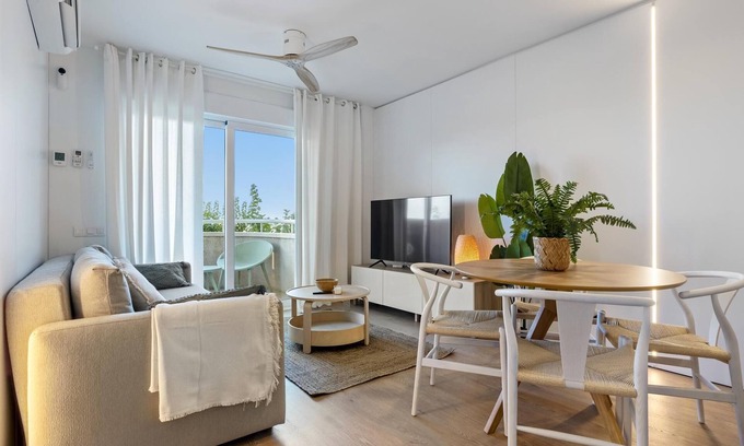 La Pineda Apartment | Mediterranean apartment 400m La Pineda beach