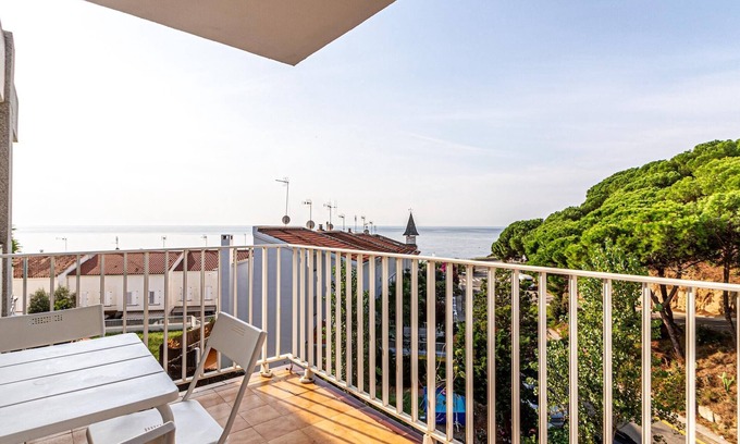 Sant Pol De Mar Apartment | Mediterranean sea views, peace and quietness