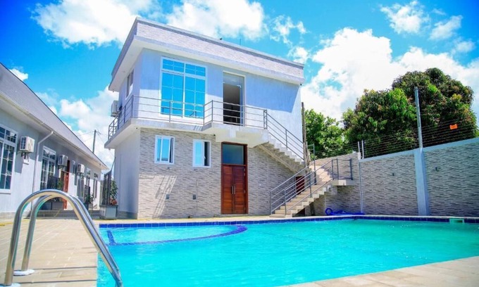 Dar es Salaam Bed & Breakfast | MEGA Lodge 6