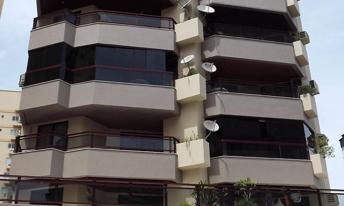 Castelo Branco Apartment | Meia Praia-Itapema/SC (Cable TV + Wifi + Coded Air + Ecological Fireplace)