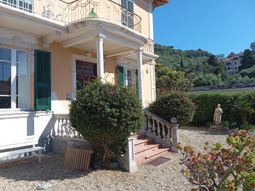 Imperia Apartment | Meine Sonne Riviera Cottage, apartment in historic villa