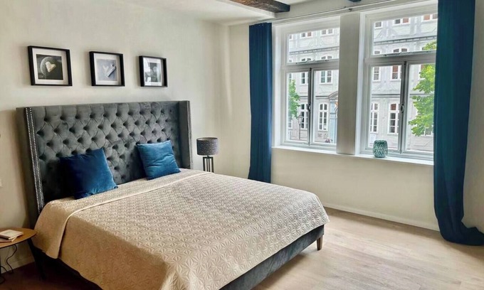 Celle Apartment | MEL&BENS Town Hall Suite | Old Town | Parking Option