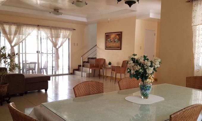 San Jose Bed & Breakfast | Mel's House Tagaytay - B&B - Marcus Room - Free Breakfast & WiFI