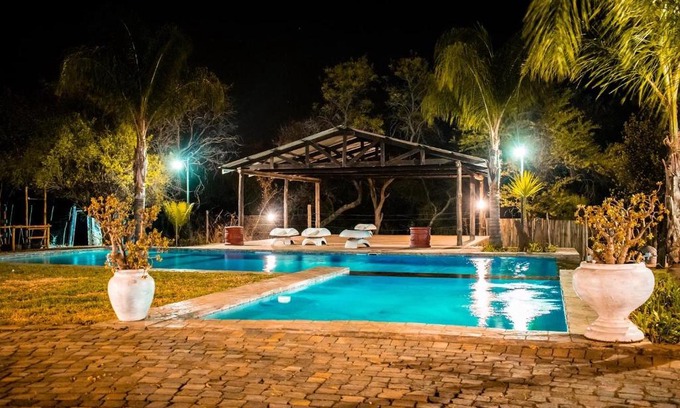 Hammanskraal Cabin | Mela Luxury Game Lodge