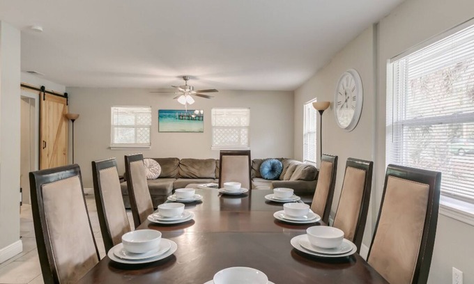 West Melbourne House | Melbourne 6 bed 2 bath-Sleeps 12 in BEDS-Centrally Located Fully Stocked Home
