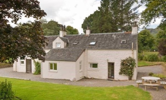 Slate Islands Cottage | Melfort Cottage - a semi-detached cottage that sleeps up to 4 guests