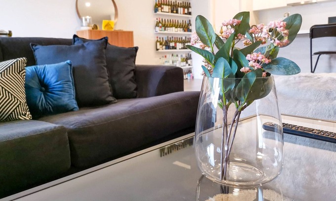 Plympton House | Mellow & Modernized Townhouse✔Stylish✔Bottles wall✔Anzac Hwy✔3Beds