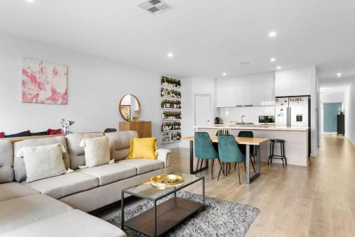 Plympton House | Mellow&Modernized Townhouse-3Beds-Quiet-Anzac Hwy