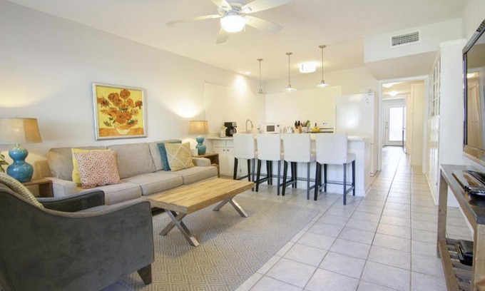 Zilker House | Mellow Yellow