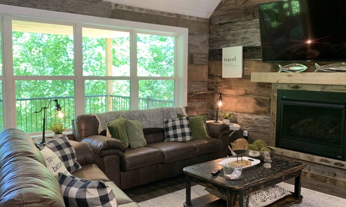 Tecumseh Cabin | Melt Your Stress Away at The Overlook