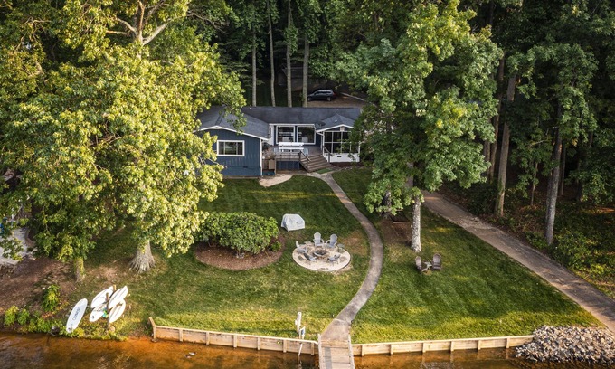 Mount Mourne House | Memories on Malibu: kayaks,SUP, floats, firepit & s'mores.Tritoon rental onsite!
