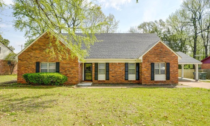 Whitehaven House | Memphis Vacation Rental - Walk to Graceland!