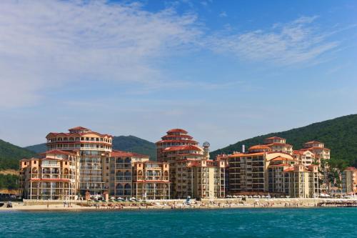 Elenite Apartment | Menada Atrium Apartments