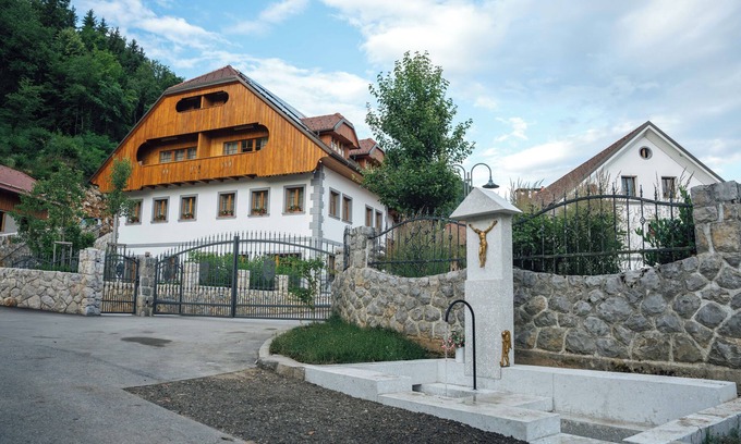 Cerklje na Gorenjskem Apartment | Menart Estate