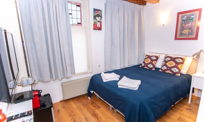 Haarlemmerbuurt Bed & Breakfast | MercedesBnB Amsterdam Center City