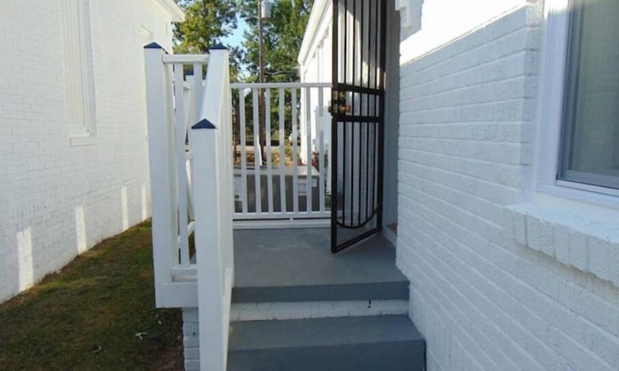 Anniston Apartment | MercyBungalow #2 with king sized bed and shower room