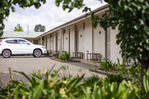 Tumut Hotel | Merivale Motel