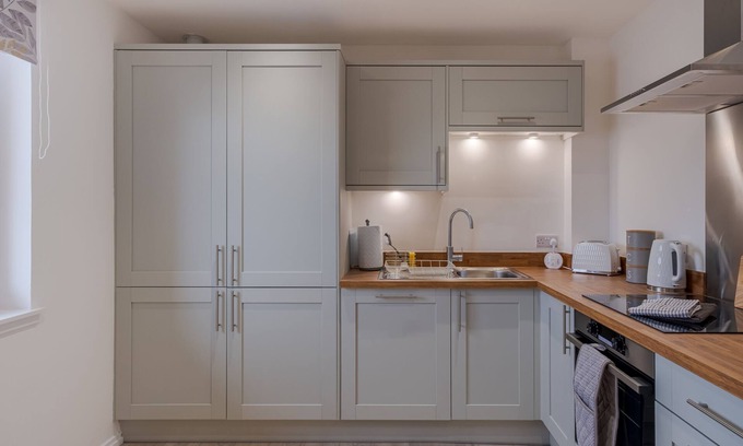 Central Aberdeen Apartment | Merkland Stay - SJA Stays - Modern 2 Bed Apartment