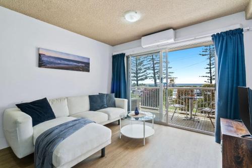 Mermaid Beach Apartment | Mermaid Beachfront Retreat - Moments from Top Dining