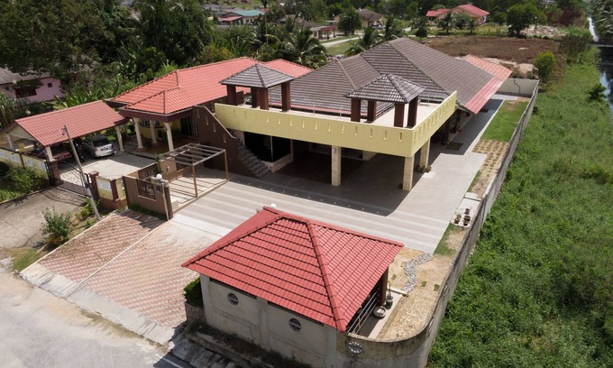 Mersing Hotel | MERSING MAPLE VILLA, NEAR TIOMAN ISLAND JETTY