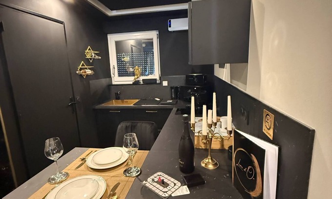 Miniac-Morvan Apartment | Mes petits secrets love room in Miniac-Morvan with private Jacuzzi