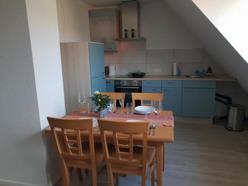 Monheim Apartment | MESSE CGN-DUS Studio-Wohnung für 2-4; Zumietung bis 8 Personen möglich
