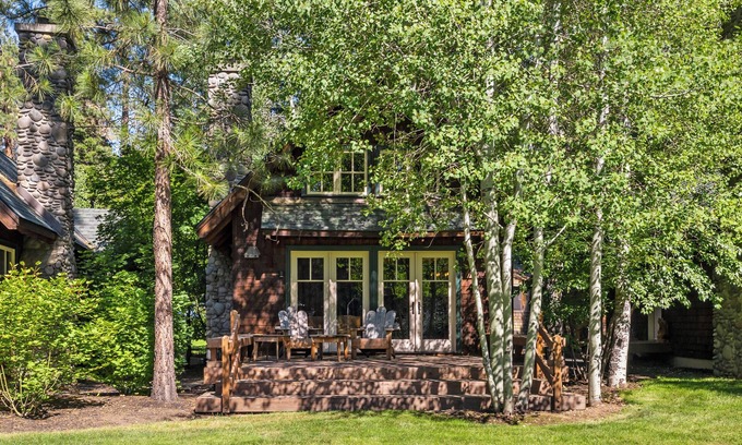 Camp Sherman Cabin | Metolius River Resort Cabin 6 Luxurious cabin on the Metolius River w/fireplace