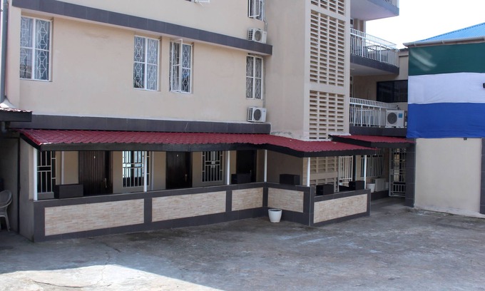 Freetown Cabin | Metro Hotel & Lounge