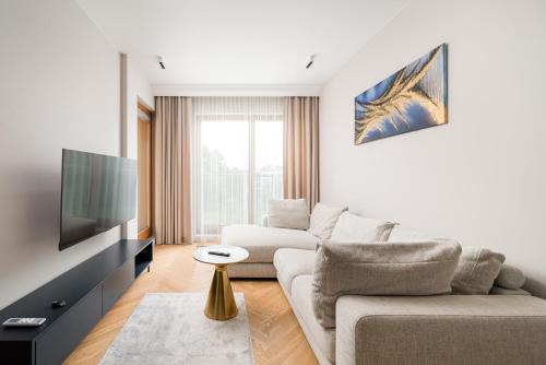 Marymount Apartment | Metro Słodowiec Deluxe Apartment by BookingHost