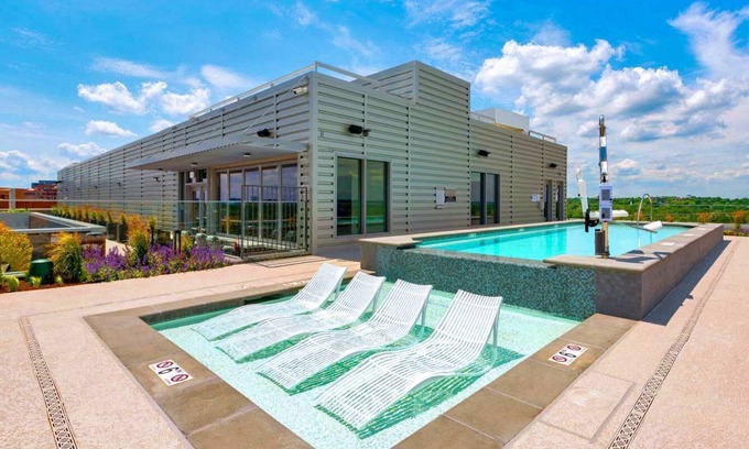 Clarendon Apartment | Metro-Side Modern Comfort