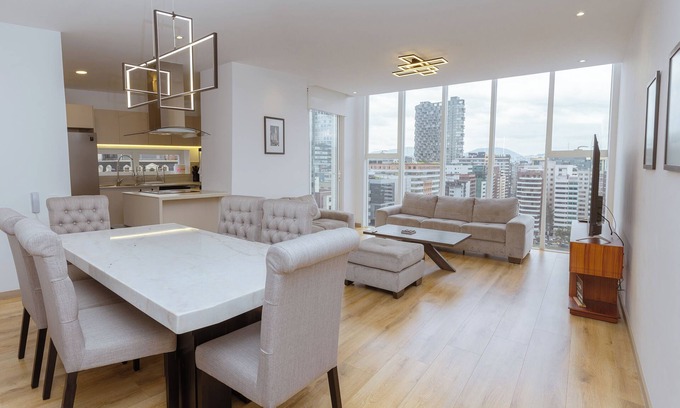 La Carolina Apartment | Metropolitan Retreat:, Spacious 3-Bedroom apartment, in the heart of Quito!