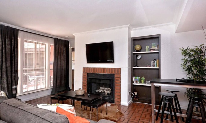 Waller Creek District Condo | Metropolitan Suite 2 Bedrooms