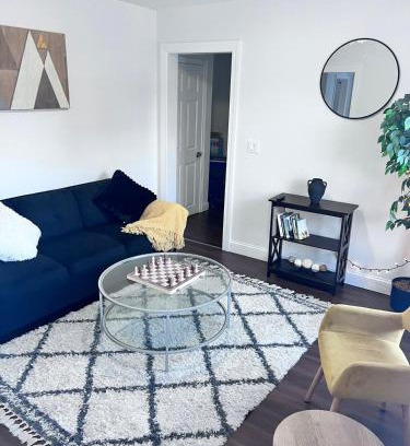 Leicester Apartment | Mi casa es su casa! Sunny,spacious 3BR