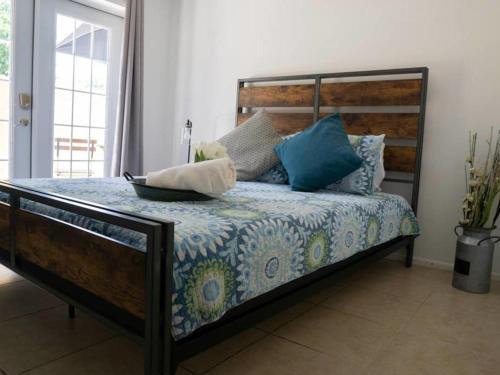 Carver City - Lincoln Gardens Apartment | Mi Casa Es Tu Casa, Airport Suites