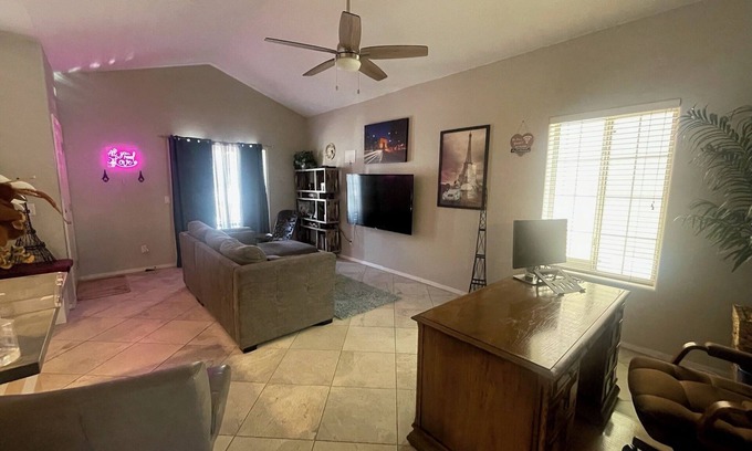 Tempe House | Mi Casita De Paris-Heart of Phoenix Metro Area-Parisian themed w/Community Pool
