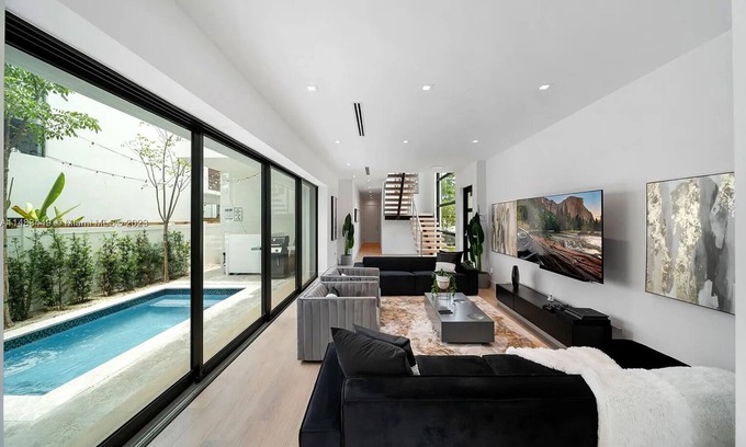Southwest Coconut Grove House | Miami modern 3-bedroom 3300 sq ft in beautiful Coconut Grove, Miami