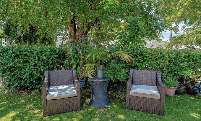 Buena Vista House | Miami Vacation Home 4 bedroom Parking.