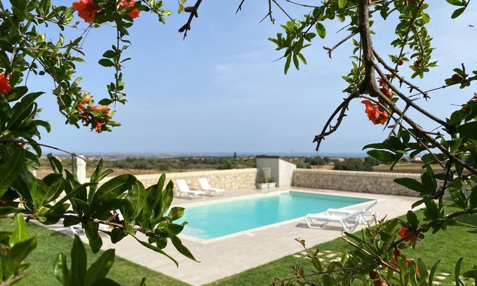 Rosolini House | Miccio - Independent apartment in a period farmhouse with swimming pool