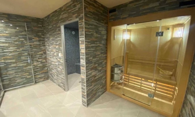Saint-Laurent-d'Olt Cottage | Michel's studio